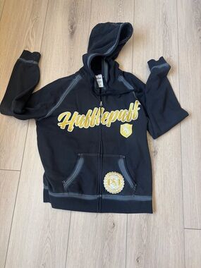 BoxLunch Black Zip-Up Hoodie Hufflepuff Harry Potter